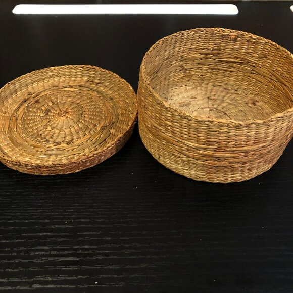 Handwoven Round Natural Seagrass Basket With Lid Artisan - Picture 3 of 7
